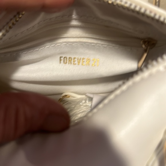 White mini faux leather dr bag style purse with removable strap - Picture 3 of 8